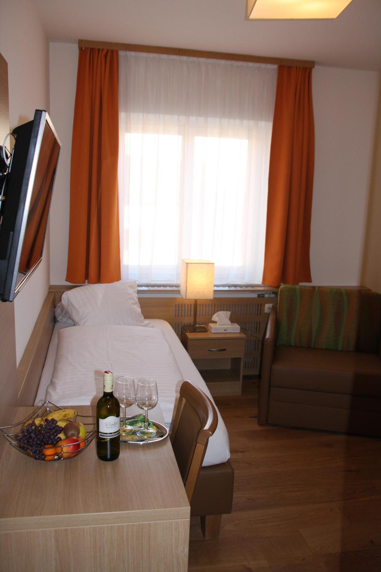 Weinhotel Rieder Poysdorf Εξωτερικό φωτογραφία